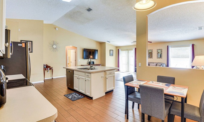 Deltona Lakes Cottage | Home 3 Mi to Green Springs Park & Lake Monroe!