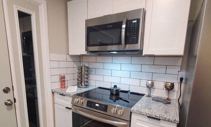Lenexa Apartment | Home Away From Home - Overland Park KS 66214