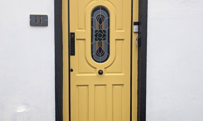 Londonderry House | Home away from home, Ten min walk to all our lovey town has to offer