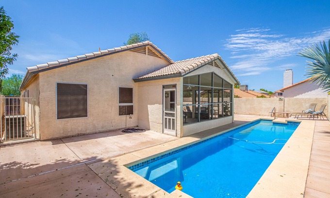 East Mesa House | Home away from home! 1 King 1 Queen 2 twins with a non-heated private pool!