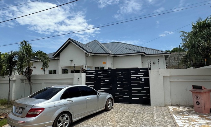 Adenta House | Home away from home,get a peaceful stay.