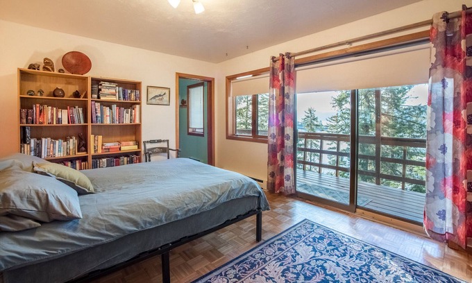Juneau House | Home away from home in scenic coastal Alaskan rainforest