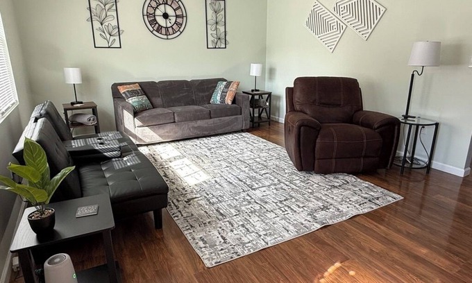 Bastian House | "Home Away from Home" nPeaceful & Relaxing Private Escape: 3-bedroom/2-bath