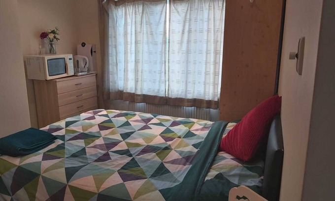 London Borough of Hounslow House | Home away from Home . The house is tidy , quiet .