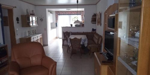 Oberdorla Apartment | Home