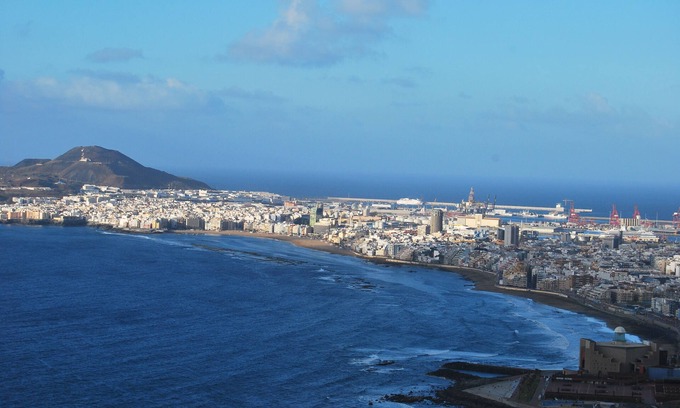 Las Palmas de Gran Canaria Apartment | Home E & O . Las Canteras Beach