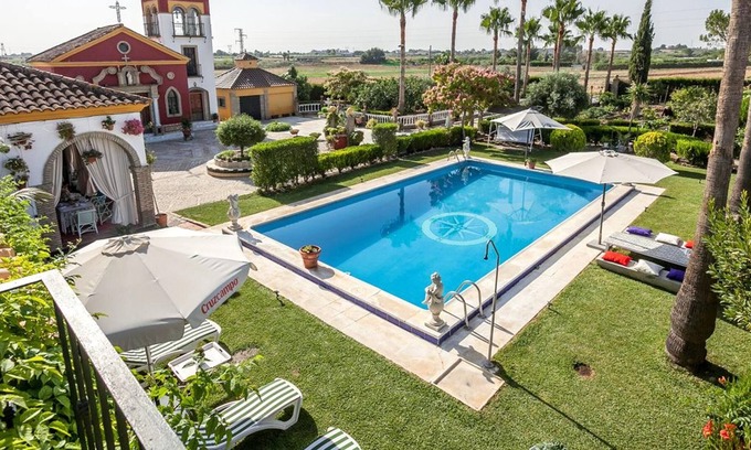Los Palacios y Villafranca Villa | Homerez - Villa for 10 ppl. with swimming-pool at Los Palacios y Villafranca