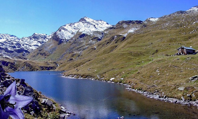 Praranger Ski Chalet | Homerez - Authentic Chalet Praranger Jacuzzi