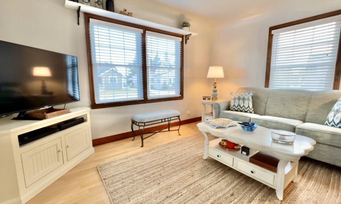 Algoma House | Home in Algoma