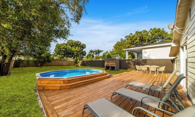 Edgewood House | Home In Fort Lauderdale 3 Bedrooms & private pool!
