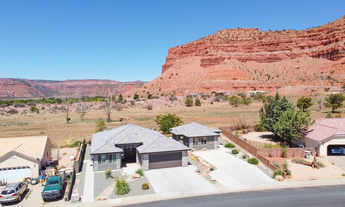 Kanab House | Home in Kanab, Utah Near Zion and Bryce with Private Hot Tub! Incredible stargaz