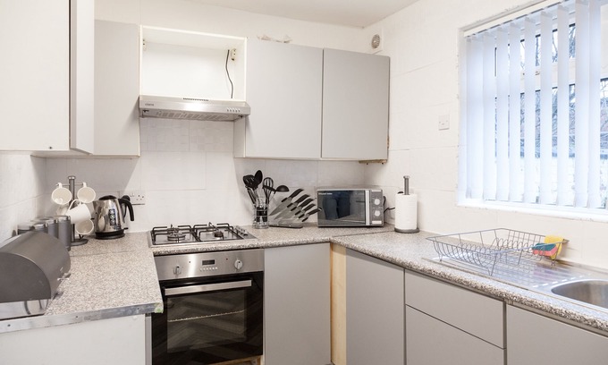 Chorlton-on-Medlock House | Home in the city. An entire home a stones throw from Manchester City Centre.