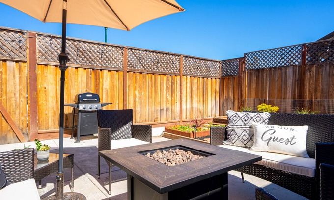Santa Rosa House | Home near local wineries & the Russian River!