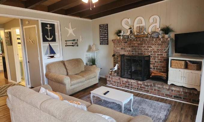 Lincoln City House | Home Near the Lake with beautiful wood burning fireplace