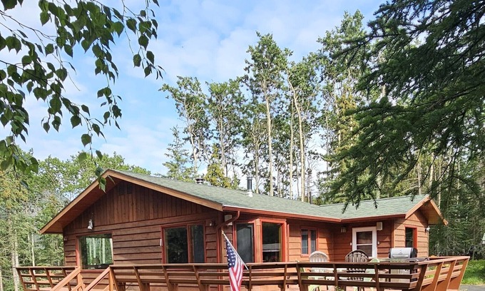 Cooper Landing House | Home nestled in a private forest setting, mountain views, walk to Kenai Lake.