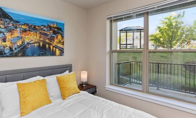Fairfax Apartment | Home of Splendor huge balcony, Fairfax -Parking