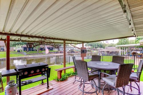 Granbury House | Home on Lake Granbury with Hot Tub 5 Mi to Dtwn!