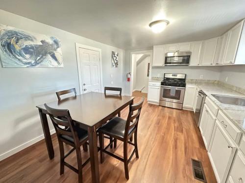 Oneonta Apartment | Home Plate Apt 2 All Star Baseball Rentals