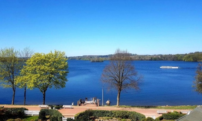Malente Apartment | Home port Dieksee with panoramic view directly on the Dieksee!