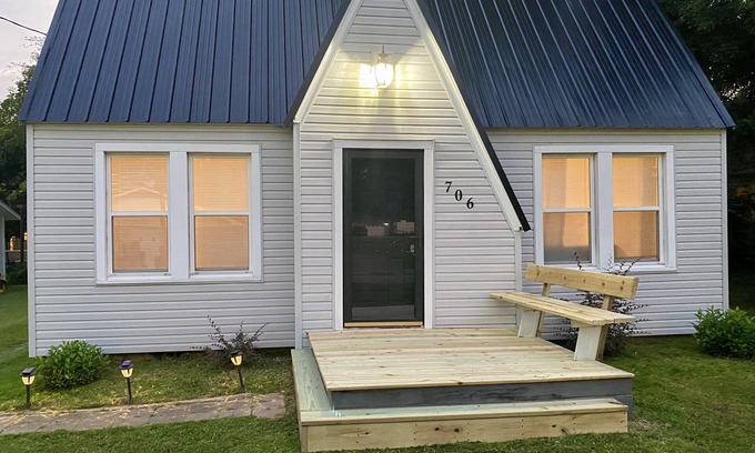 Paris House | Home Town Getaway - 2 bed 1 bath home - close to town!