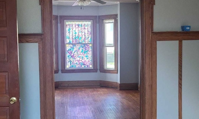 Watertown House | Home with 3 bedroom bath and 1 off-street parking,near the park circle Watertown