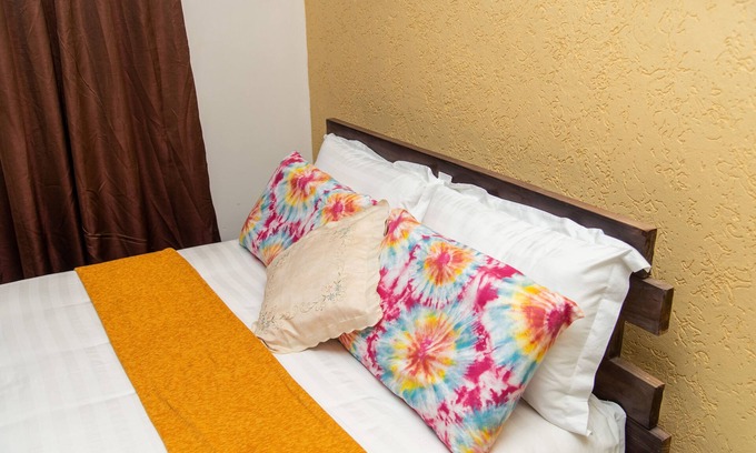 Gaborone House | Home with Lovely Private Ensuite Rooms (4adults) Swimming Pool 5mins to Airport