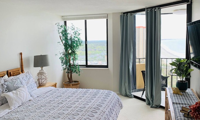 Myrtle Beach Condo | Home with THE View - Oceanfront - Maison Sur Mer