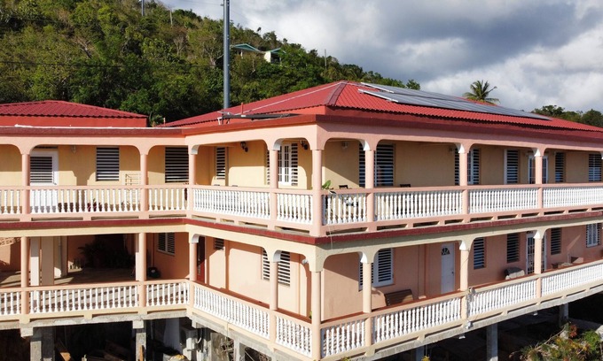 Estate Contant House | Home with Gorgeous Views, Early/Late Check In/Out