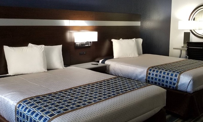Oaks Historic District Hotel | HomeBridge Inn and Suites