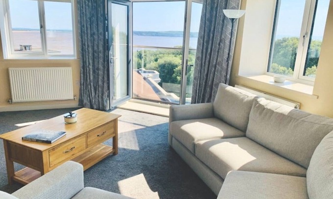 Weston-super-Mare Apartment | Homely 2 bedroom apartment&stunning seaside views