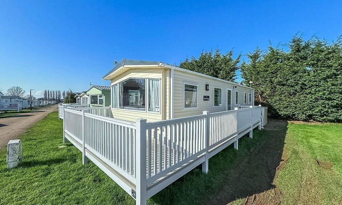 Hunstanton House | Homely 8 berth caravan at Manor Park, near Hunstanton Beach ref 23004B