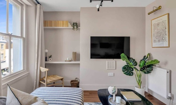 Abbey Road Apartment | Homely and Inviting St John's Wood Apartment