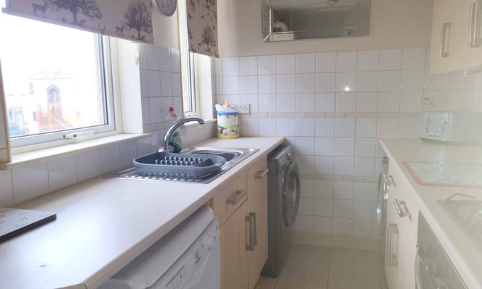 Levenmouth House | Homely Apartment near the Beach with Mini Luxuries