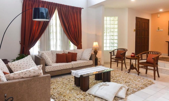 Usj 5 House | Homely & Lux 5BR Bungalow with PRIVATE POOL & BBQ Area