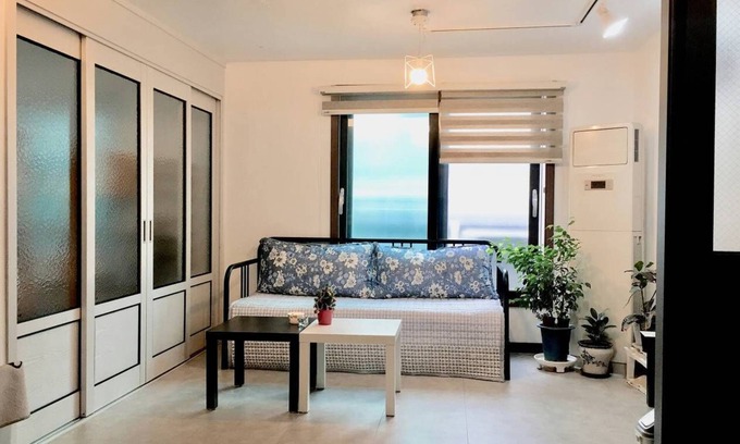 Deungchon-dong Apartment | Homely Place with Family and Friends