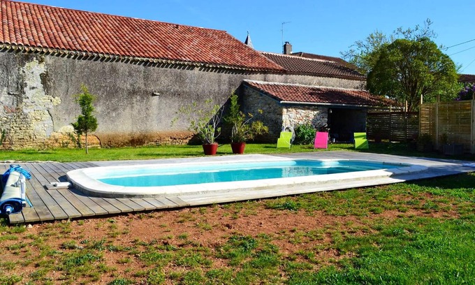 Saint-Vincent-Rive-d'Olt Villa | Homerez - Villa for 8 ppl. with swimming-pool at Saint-Vincent-Rive-d'Olt