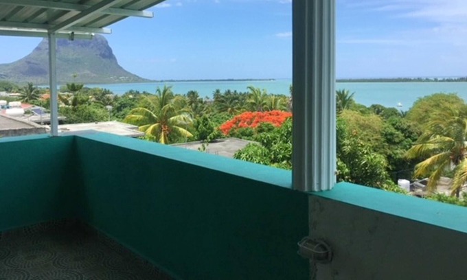 La Gaulette Apartment | Homerez - 100m from the beach! Apartment for 2 people in La Gaulette