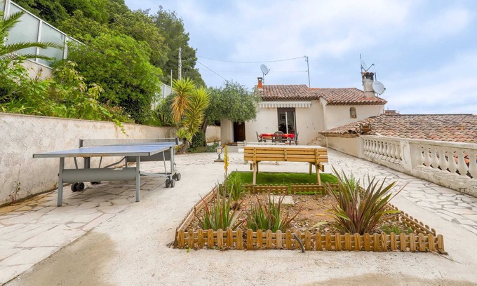 La Gaude Apartment | Homerez - 2 Bedroom Apartment with Sea View in La Gaude