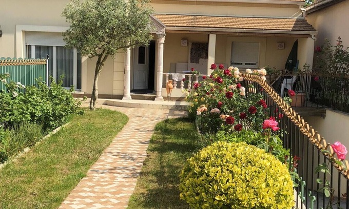 Sannois Apartment | Homerez - Amazing appartement for 4 ppl. with garden and terrace at Sannois