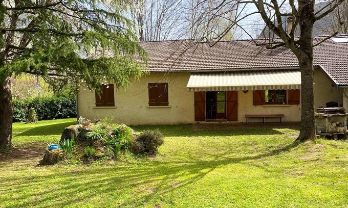Bouan House | Homerez - Amazing house for 8 ppl. with garden and terrace at Bouan