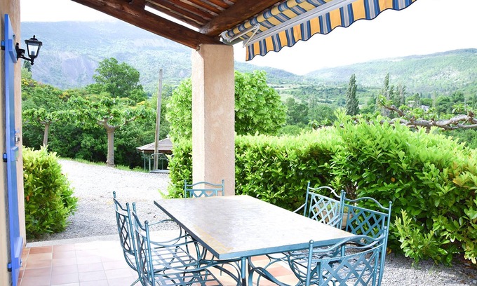 La Roche-sur-le-Buis Apartment | Homerez - Appartement for 6 ppl. with shared pool at La Roche-sur-le-Buis