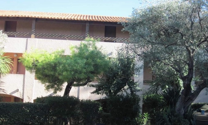 Saint-Cyr-sur-Mer Apartment | Homerez - Apartment in Saint-Cyr-sur-Mer