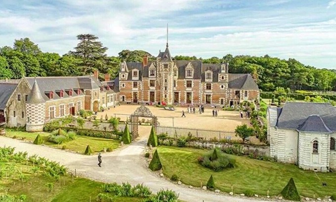 Vernou-sur-Brenne Apartment | Homerez - Apartment in Vernou-sur-Brenne