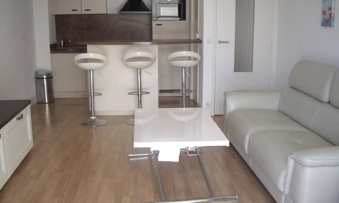 Cap-d'Antibes Apartment | Homerez - Apartment in Antibes