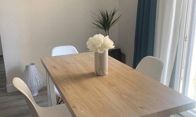 Vitrolles Apartment | Homerez - Apartment in Vitrolles