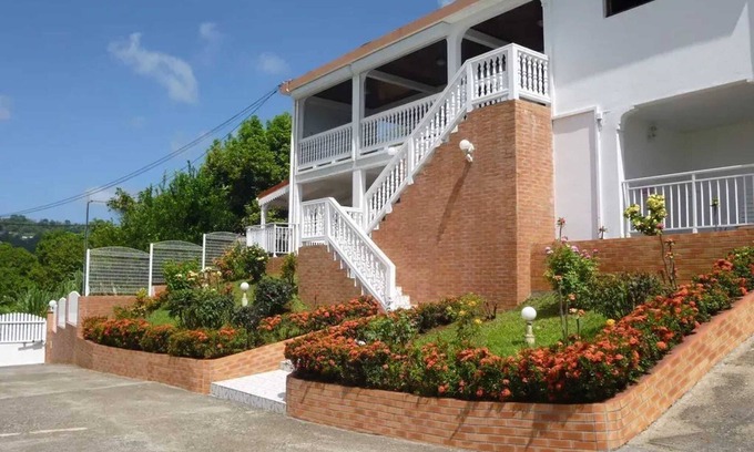 Saint-Esprit Apartment | Homerez - Apartment Saint-Esprit