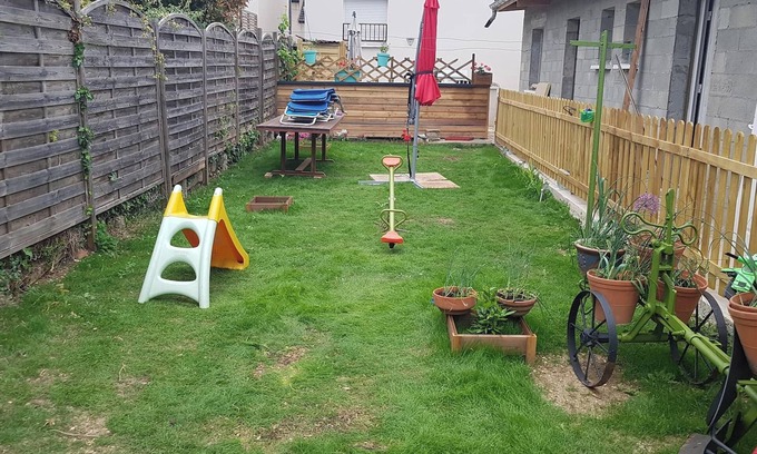Montmuzard Apartment | Homerez - Apartment with garden, Dijon.