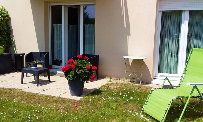 Carentan Apartment | Homerez - Appartement for 4 ppl. with garden and terrace at Carentan les Marais