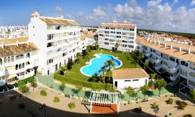 El Portil Apartment | Homerez - Appartement 1 km away from the beach for 6 ppl. with shared pool