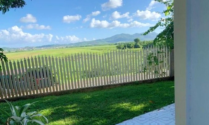 Ducos Apartment | Homerez - Appartement 13 km away from the beach for 4 ppl. with garden at Ducos